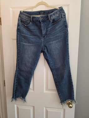 Judy Blue Skinny Fit Shark Bite Ankle Jean